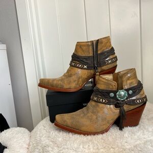 Durango Tan Leather Western Ankle Boots with Turquoise Concho